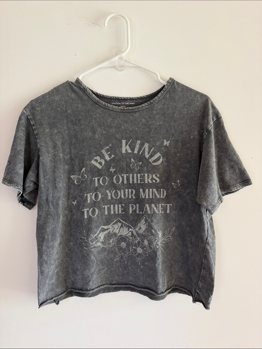 Cropped Graphic Tee Caution To The Wind Gray